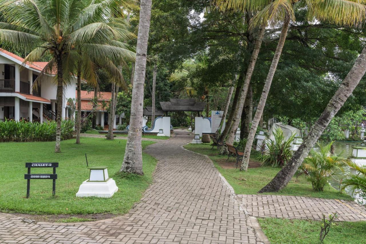 Club Mahindra Ashtamudi Hotell Nīndakara Eksteriør bilde
