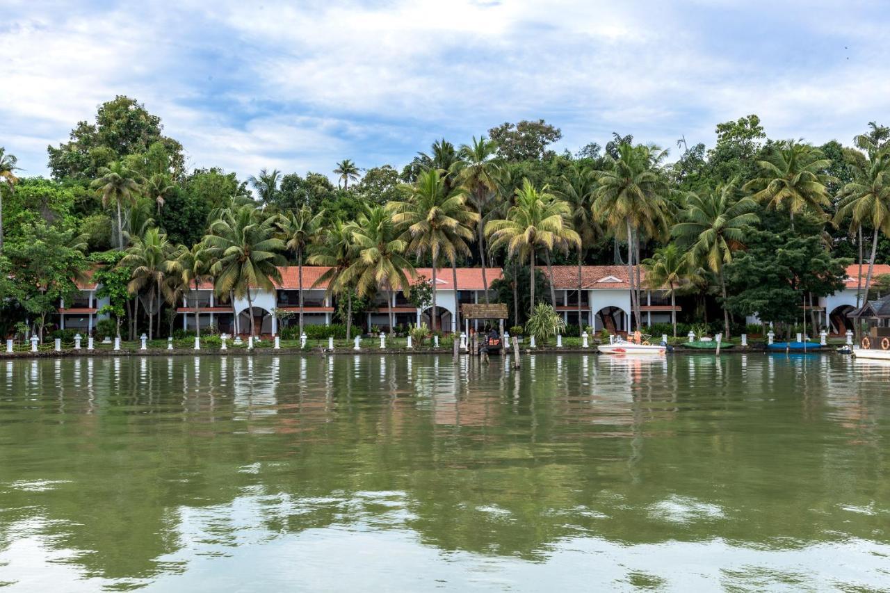 Club Mahindra Ashtamudi Hotell Nīndakara Eksteriør bilde