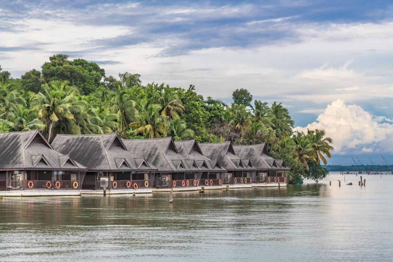 Club Mahindra Ashtamudi Hotell Nīndakara Eksteriør bilde