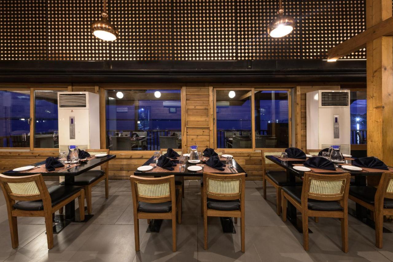Club Mahindra Ashtamudi Hotell Nīndakara Eksteriør bilde