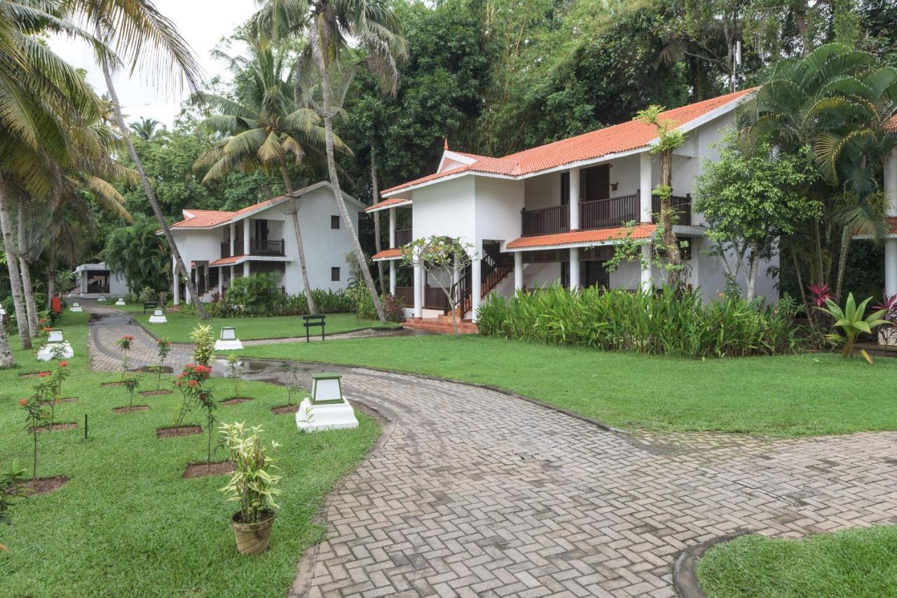 Club Mahindra Ashtamudi Hotell Nīndakara Eksteriør bilde