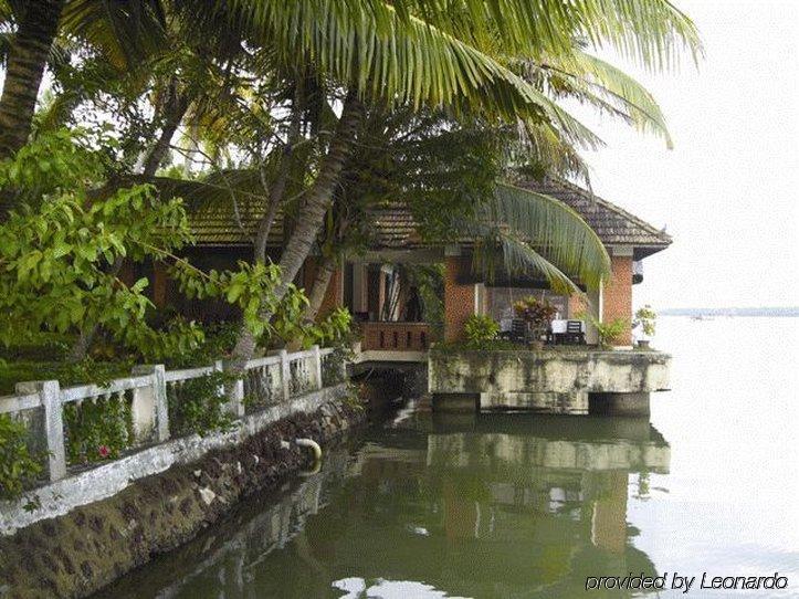 Club Mahindra Ashtamudi Hotell Nīndakara Eksteriør bilde