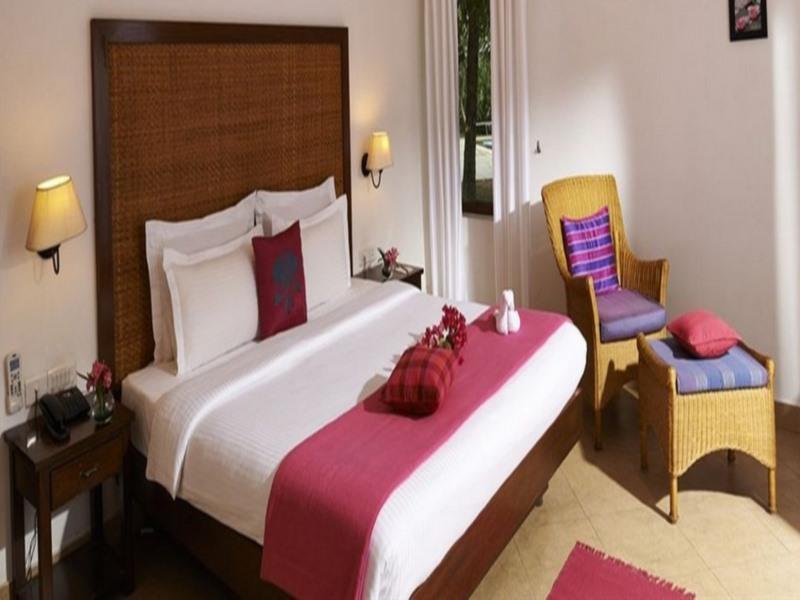 Club Mahindra Ashtamudi Hotell Nīndakara Eksteriør bilde