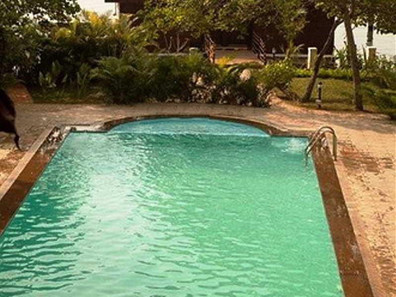 Club Mahindra Ashtamudi Hotell Nīndakara Eksteriør bilde