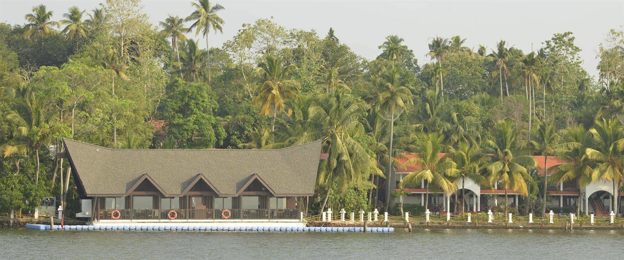Club Mahindra Ashtamudi Hotell Nīndakara Eksteriør bilde